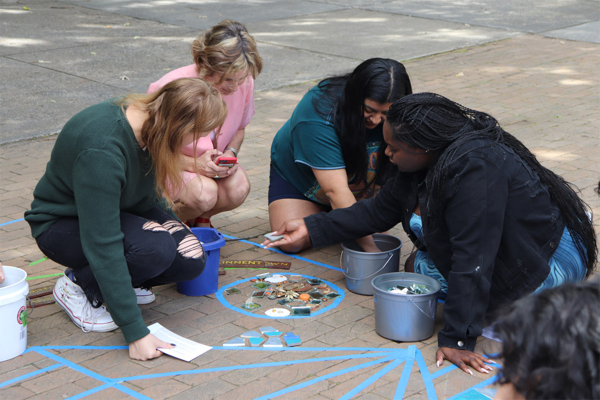 The Linnentown mosaic being installed