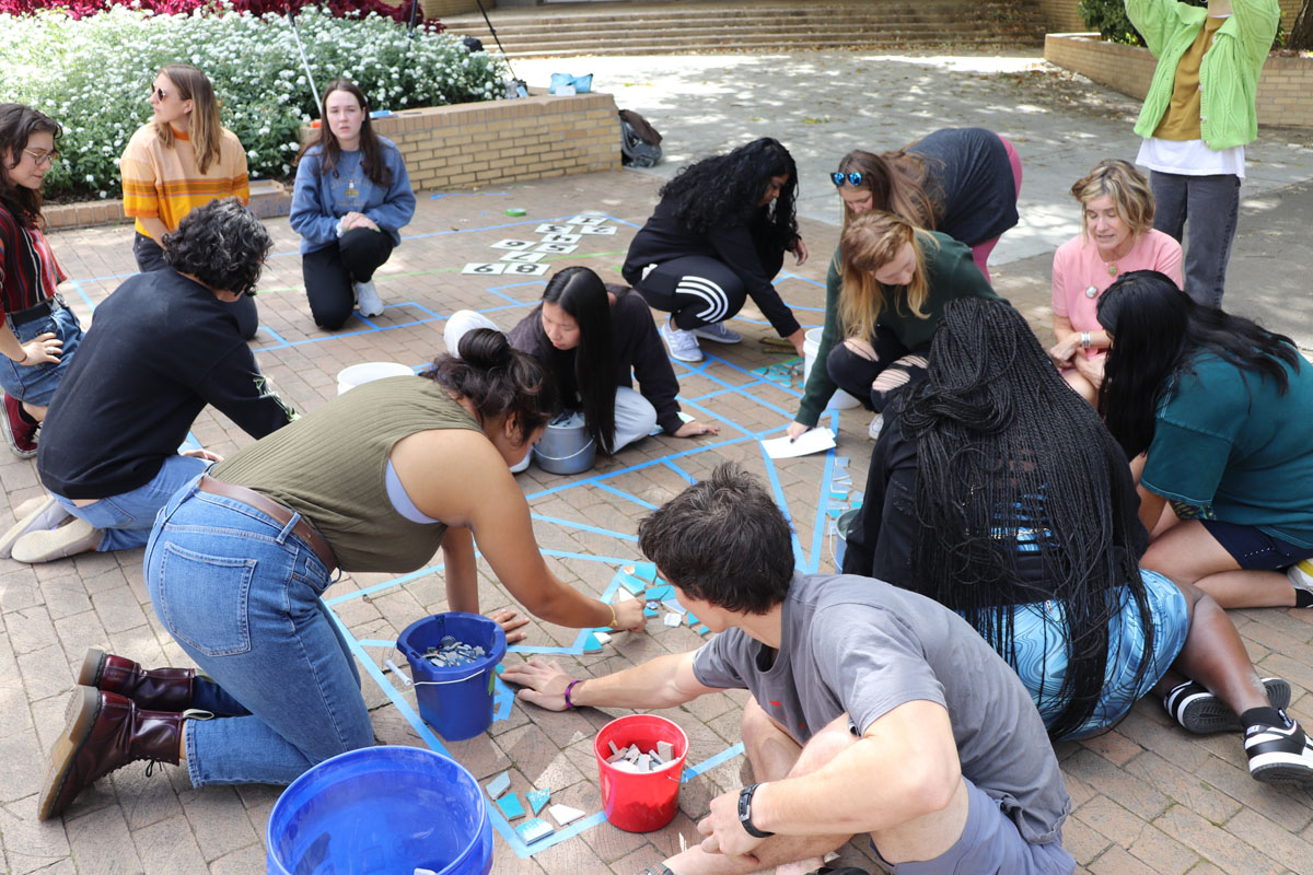The Linnentown mosaic being installed